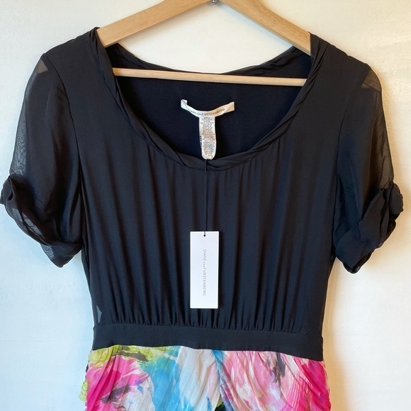 Diane von Furstenberg Garnier Storm Rose Silk Dress Size: 6 - Picture 3 of 8